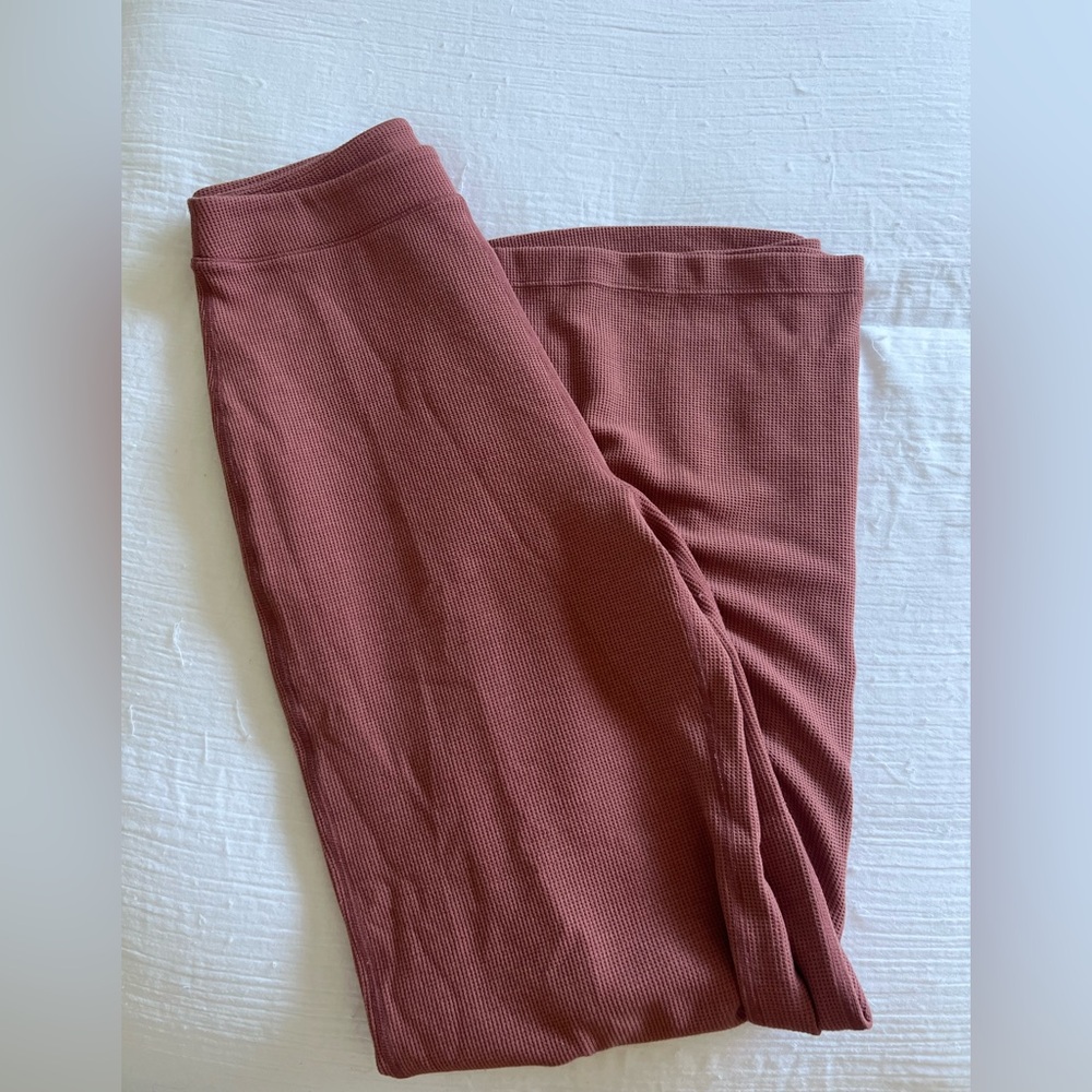 Vuori Thermal Crop Tank (Small) + Bayview Wide-Leg Pant (Small) SET - Rosewood - Picture 3 of 7